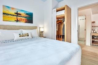 Universal Endless Summer - Dockside Inn and Suites photo 1
