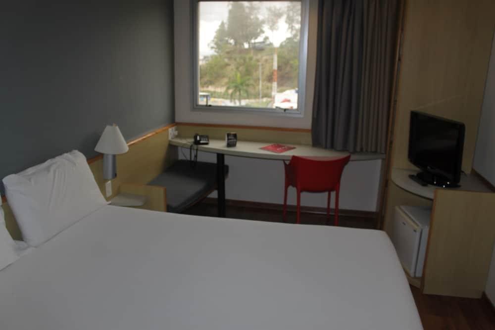 Ibis Betim photo 1