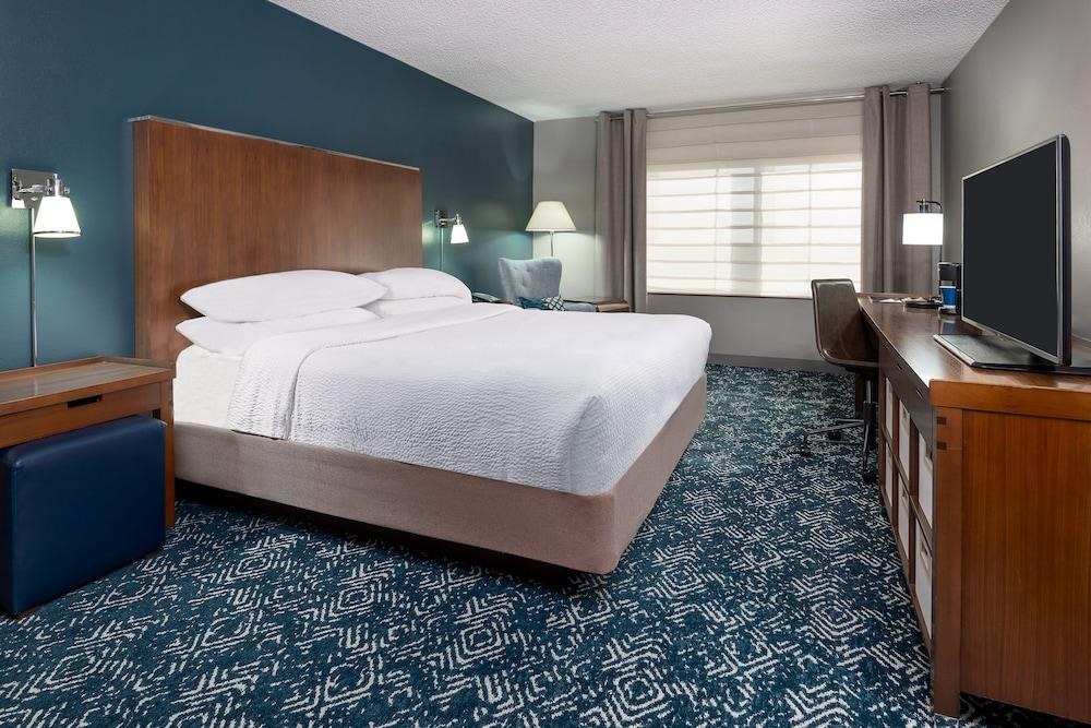 FOUR POINTS BY SHERATON HUNTSVILLE AIRPORT photo 1