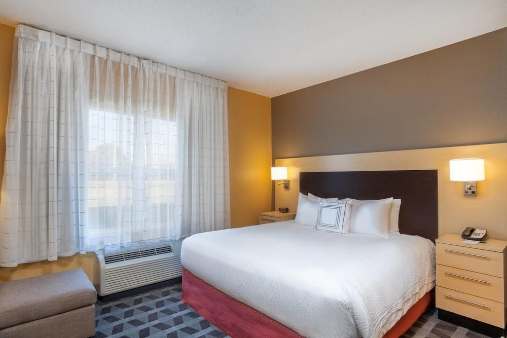 TOWNEPLACE SUITES HUNTSVILLE photo 2