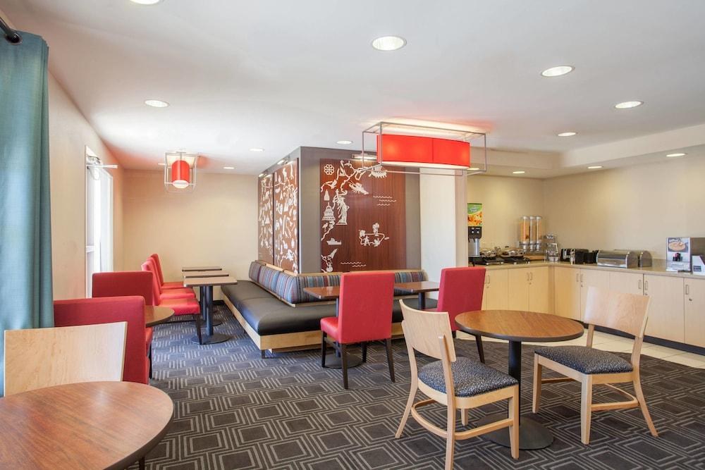 TOWNEPLACE SUITES HUNTSVILLE photo 3