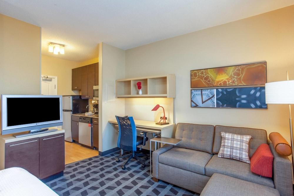 TOWNEPLACE SUITES HUNTSVILLE photo 4