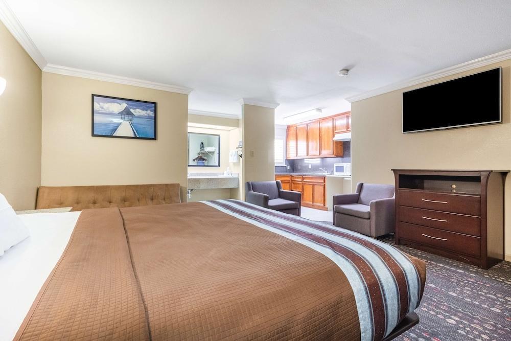AMERICAS BEST VALUE INN - HOUSTON I - 45/LOOP 610 photo 2