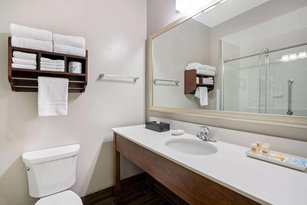 La Quinta Inn & Suites by Wyndham Houston NW Beltway8/WestRD photo 3
