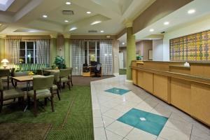 La Quinta Inn & Suites by Wyndham Miami Airport West photo 3