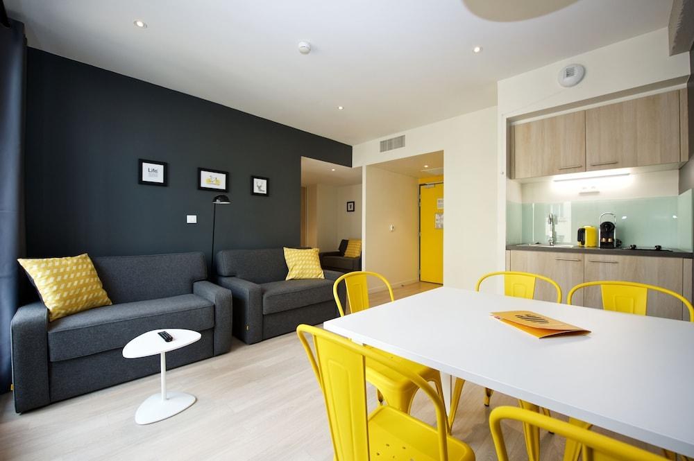 STAYCITY APARTHOTELS RUE GARIBALDI