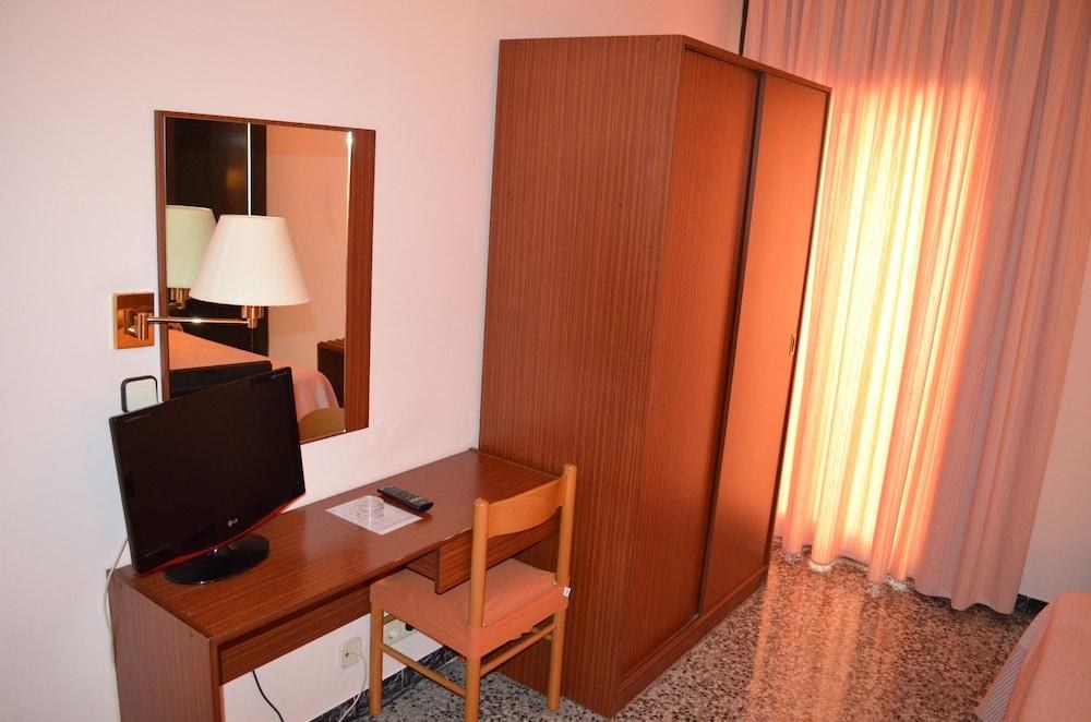 HOTEL CUATRO NACIONES photo 2
