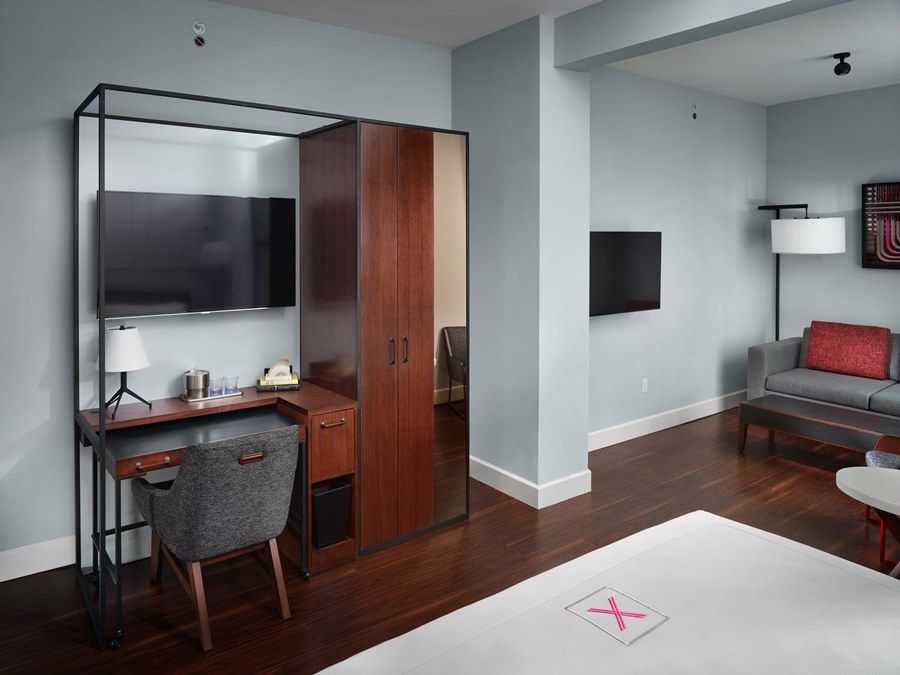 AXIOM HOTEL photo 2