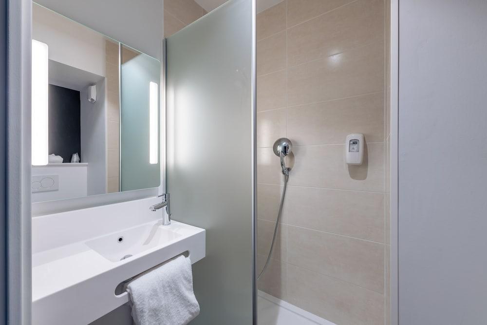 B&B HOTEL BORDEAUX Centre Gare St-Jean photo 2