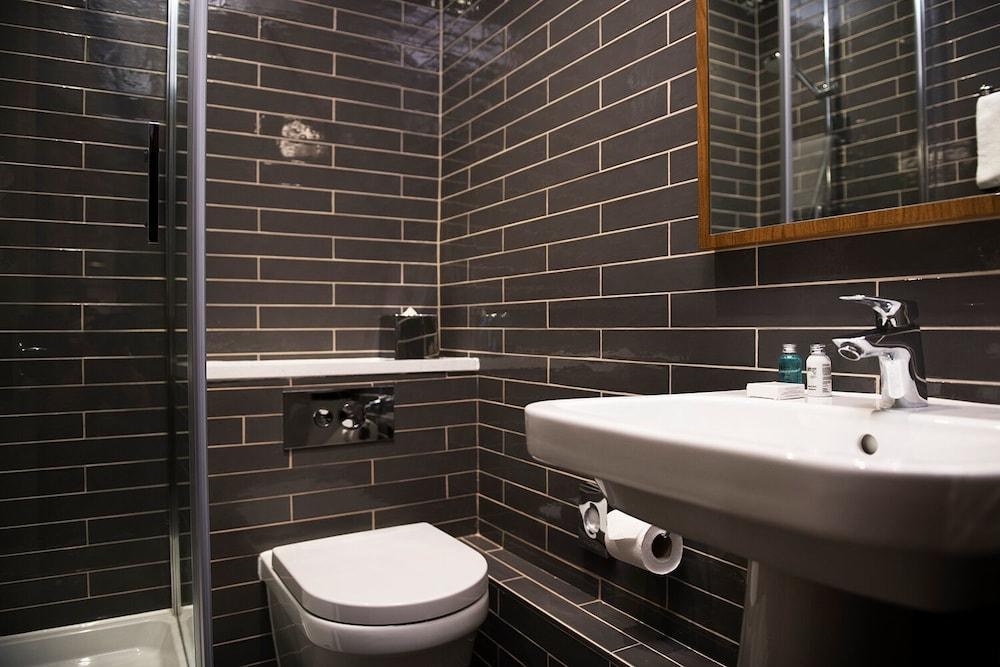 De Vere Wokefield Estate photo 2