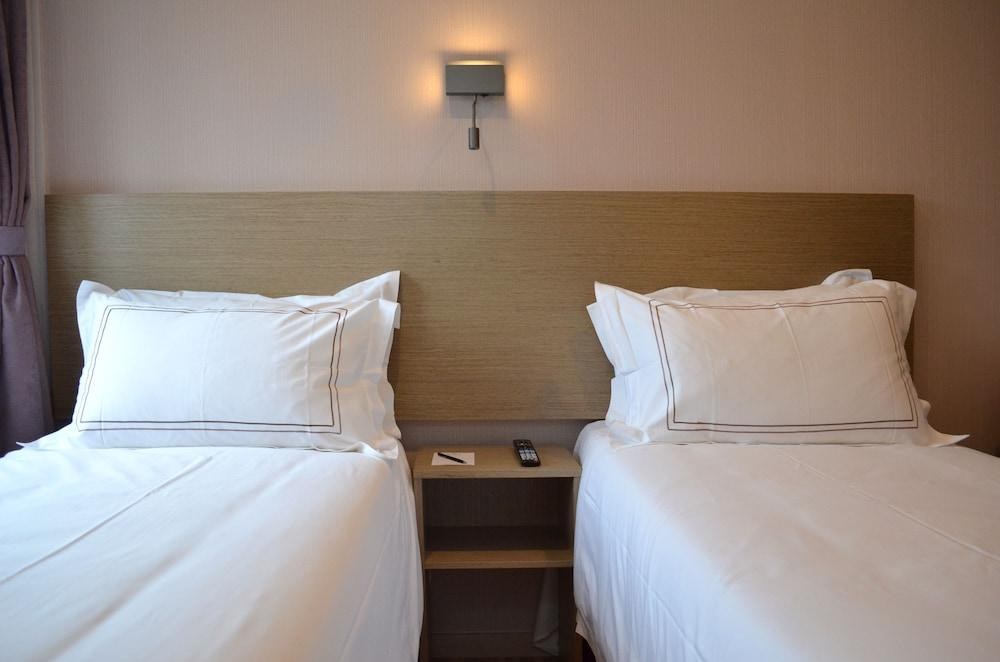 NEW CENTURY HOTEL photo 2