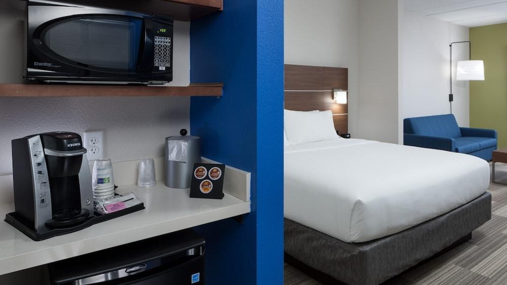 HOLIDAY INN EXPRESS & SUITES ORLANDO AT SEAWORLD photo 1