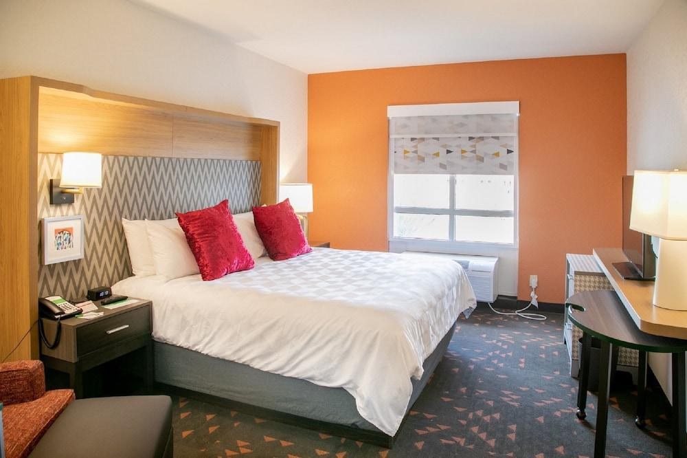 Holiday Inn & Suites - Orlando - International Dr S photo 2