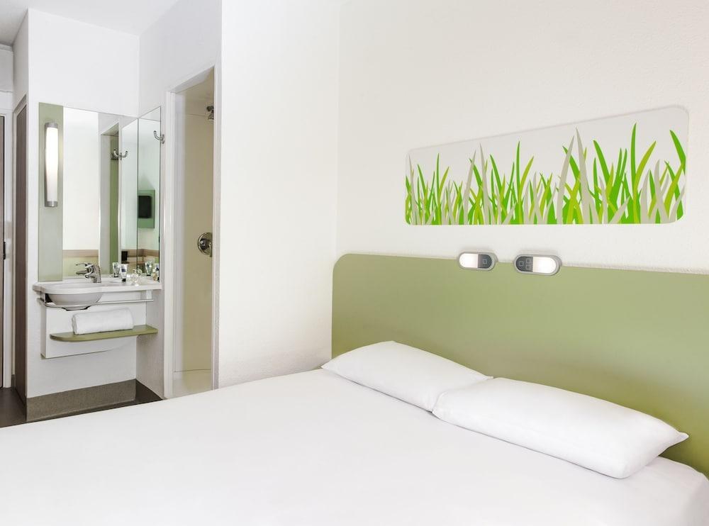 ibis budget London Hounslow photo 2