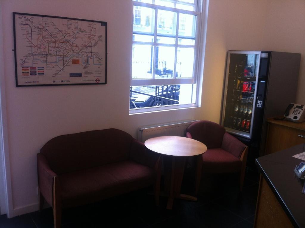COLLIERS HOTEL photo 2