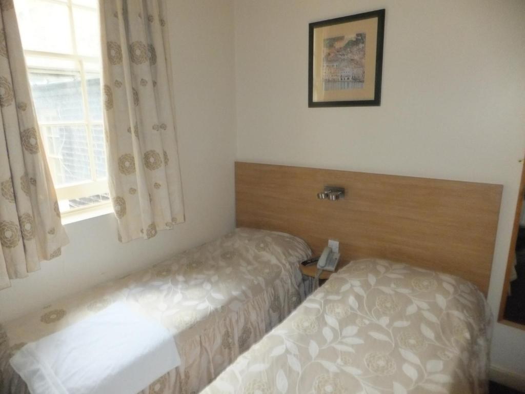 COLLIERS HOTEL photo 4