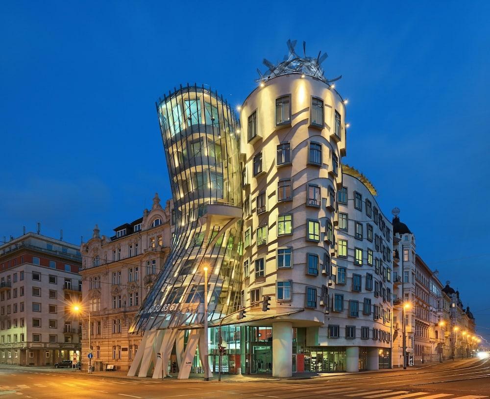Dancing House ¿ Tan¿ící d¿m hotel