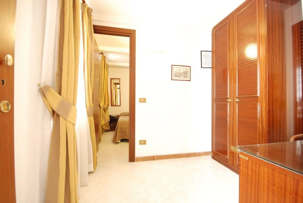 Hotel Residence Vatican Suites photo 4