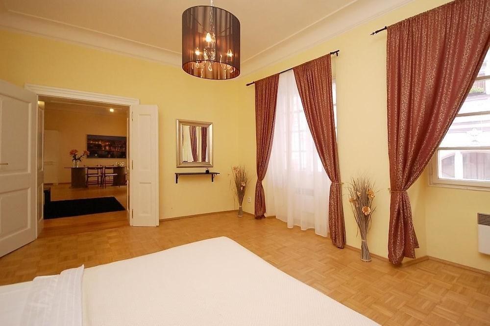 Royal Road Residence photo 1