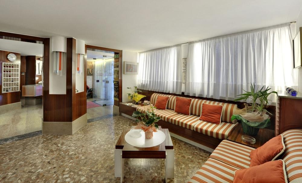 Hotel Caprera photo 2