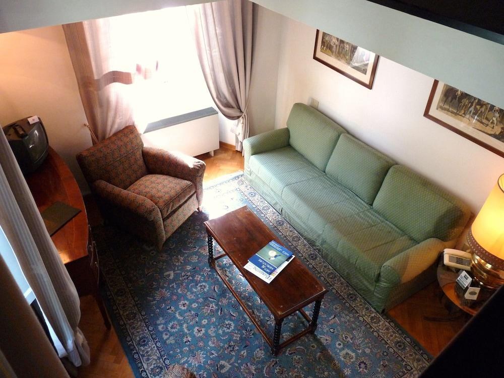 Classic Hotel photo 4