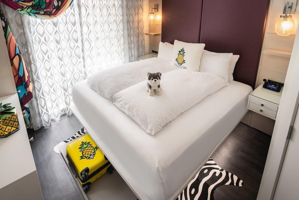 Staypineapple, An Artful Hotel, Midtown photo 3