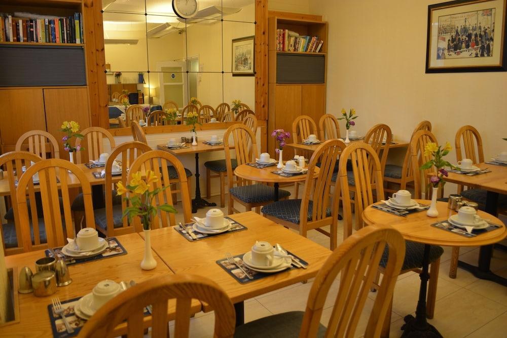 Falcon Hotel photo 4