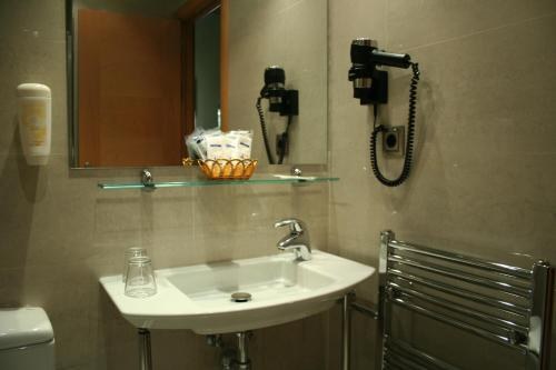 HOTEL 4C PUERTA EUROPA photo 1