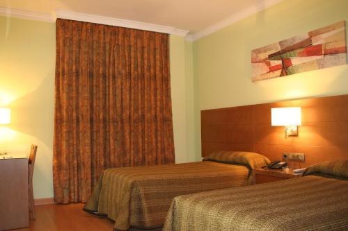 HOTEL 4C PUERTA EUROPA photo 4