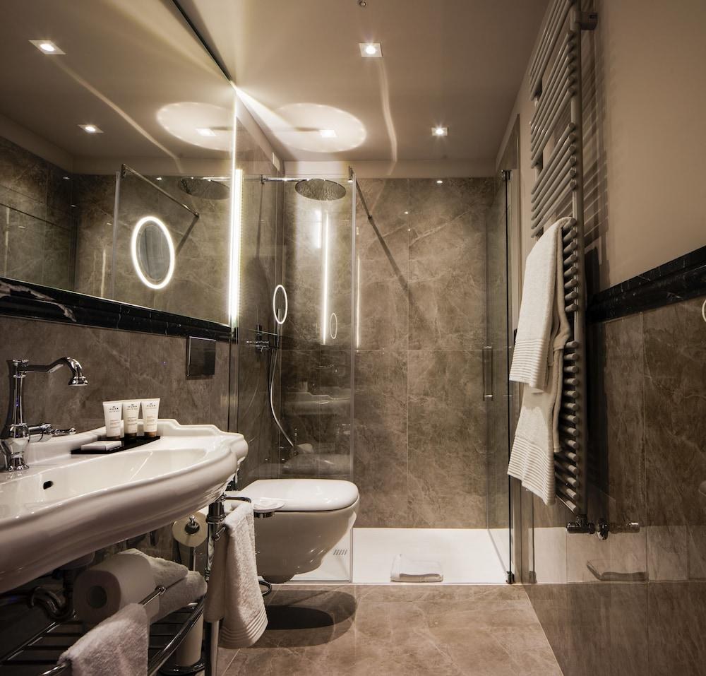 The Frame Hotel photo 3