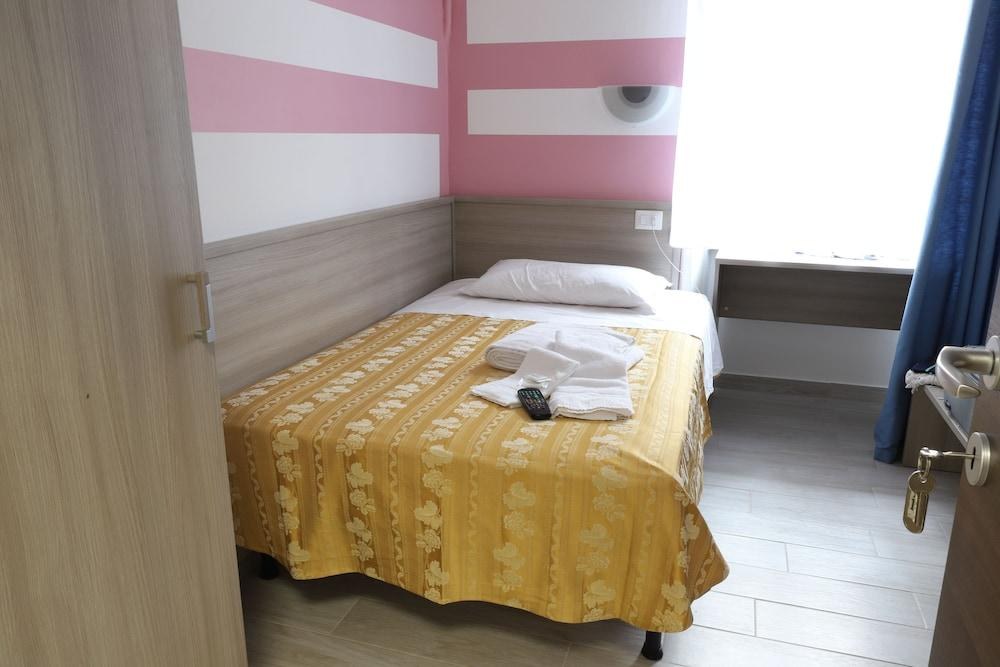Albergo Leonardo Da Vinci photo 3
