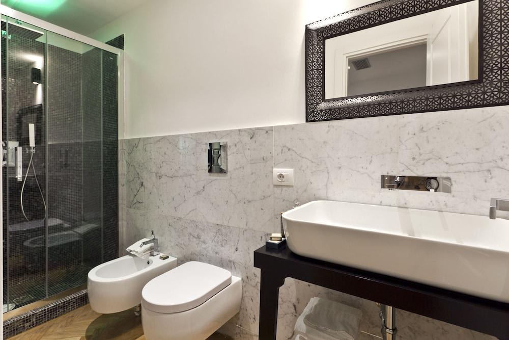 VANITY HOTEL photo 3