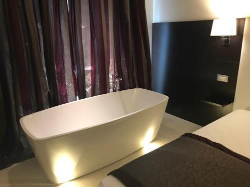 Roman Holidays Boutique Hotel