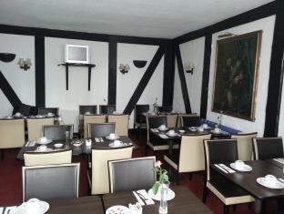 Manor Hotel photo 1
