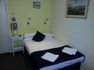 Manor Hotel photo 3