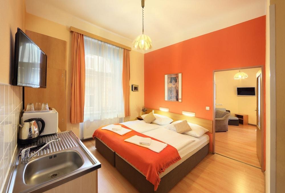 Hotel Golden City Garni photo 2
