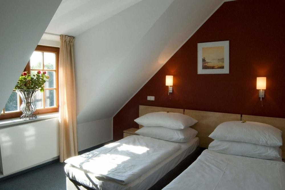 Hotel Chvalska Tvrz photo 1