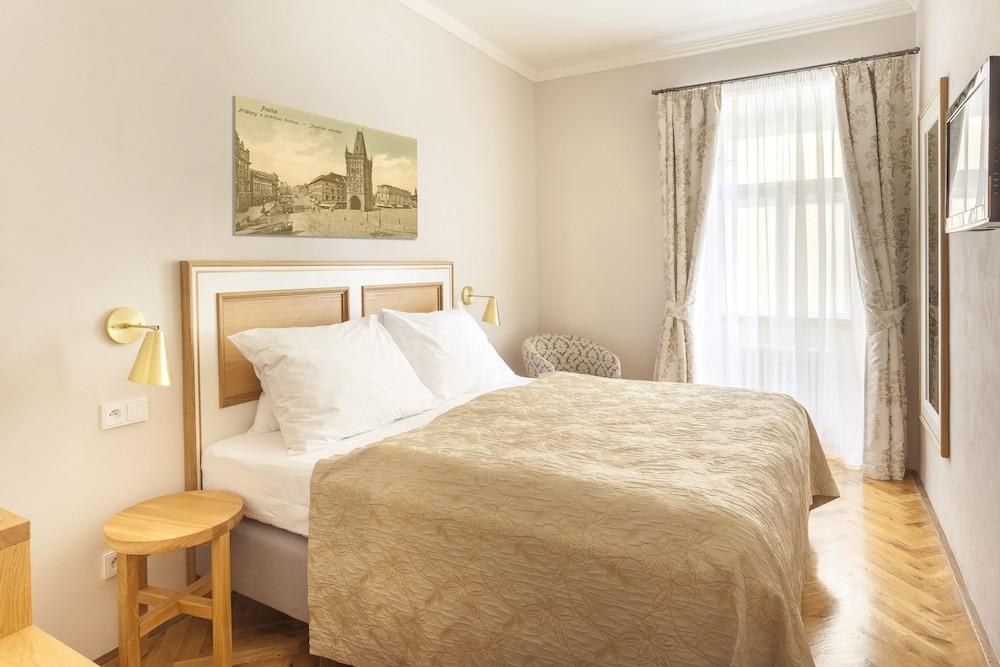 Hotel At the Golden Scissors photo 2
