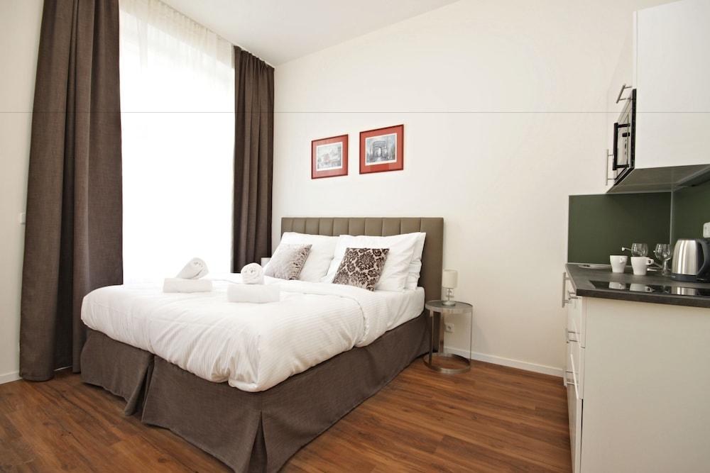 Elizabeth Suites photo 2