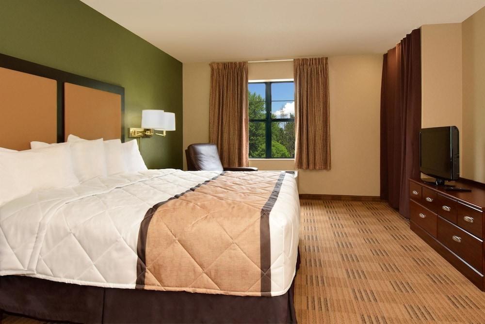 Extended Stay America Suites Orlando Theme Parks Major Blvd photo 3