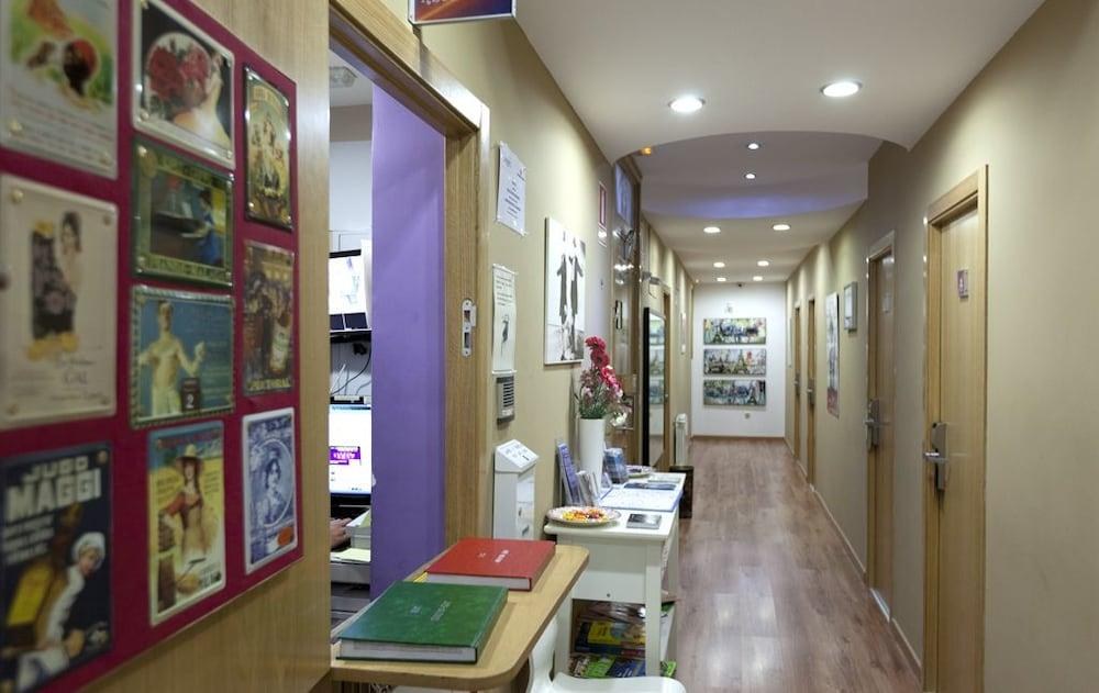 Hostal Art Madrid photo 2