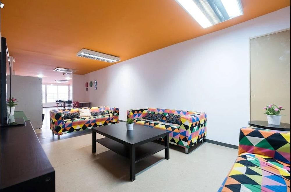 Arc House Barcelona - Hostel photo 1