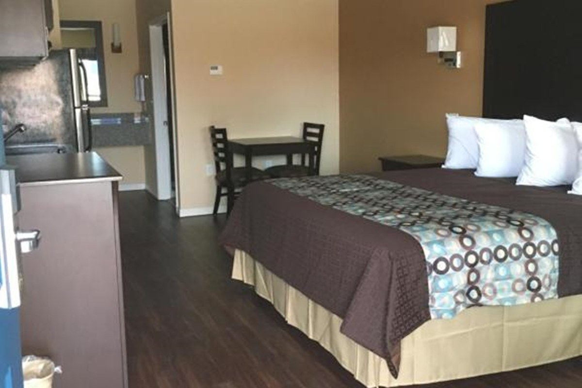 AMERICAS BEST VALUE INN HOUSTON FM 529 photo 1