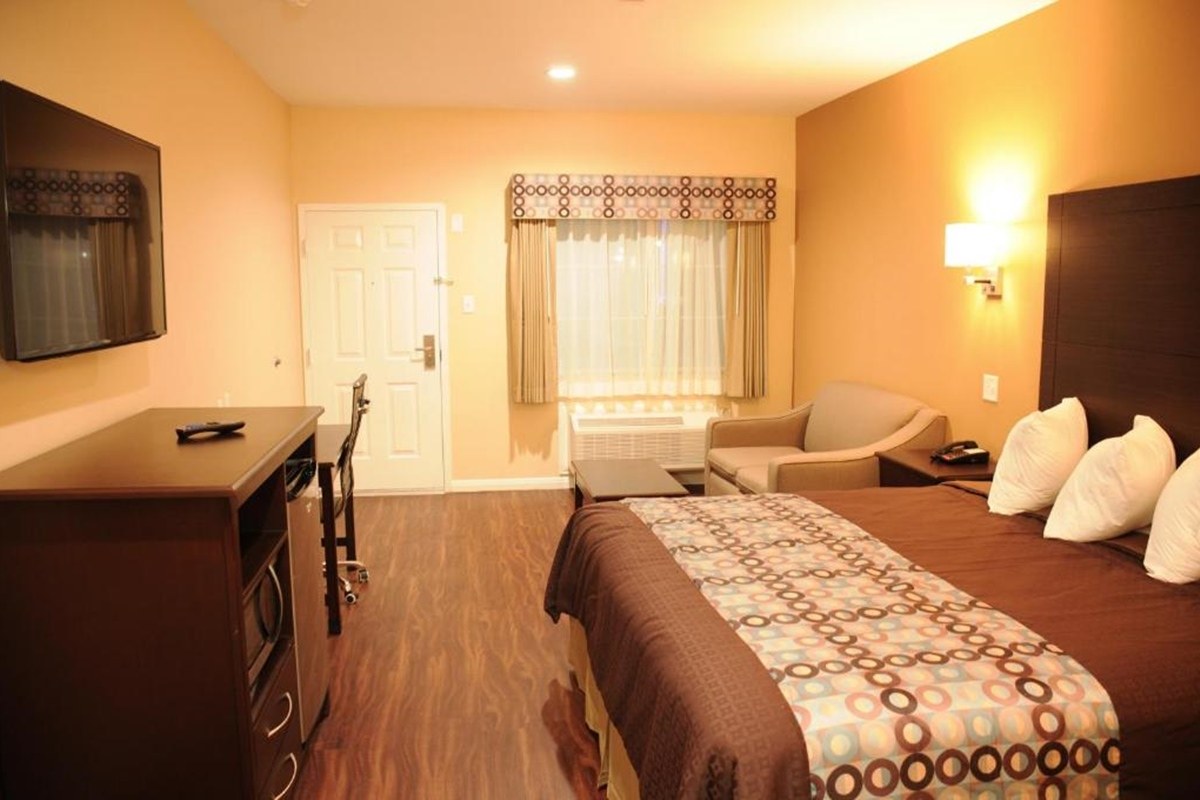 AMERICAS BEST VALUE INN HOUSTON FM 529 photo 2