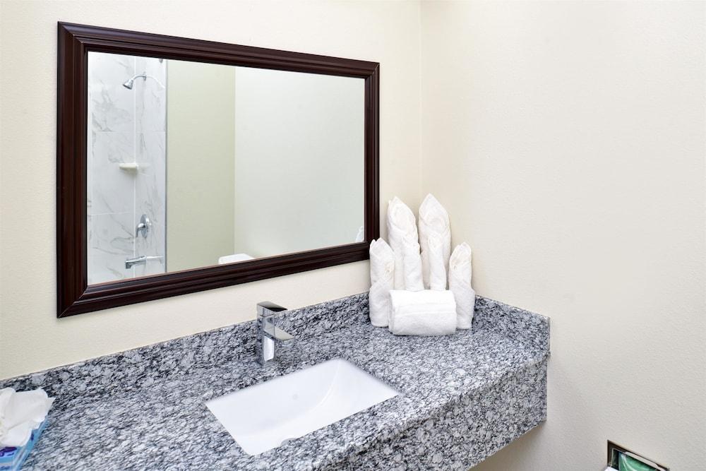 Americas Best Value Inn & Suites - Houston/Hwy 6 & Westpark photo 3