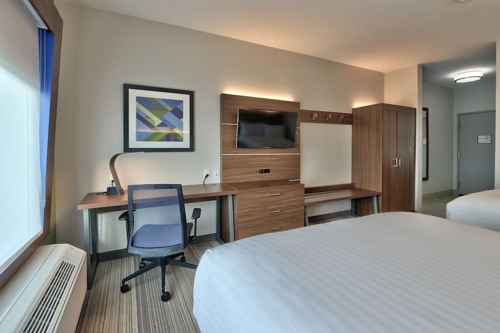 Holiday Inn Express & Suites - Houston East - Beltway 8, an IHG Hotel photo 2