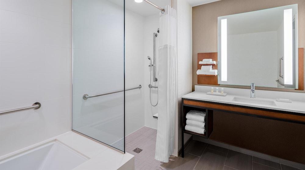 Hilton Garden Inn Chicago McCormick Place photo 3