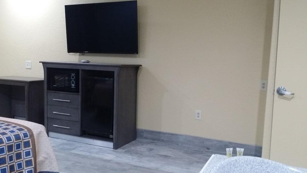 Americas Best Value Inn & Suites Northeast Houston photo 1