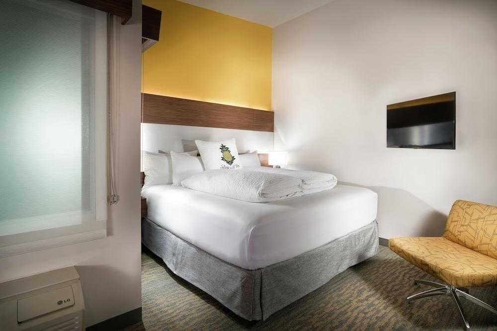 Staypineapple At Hotel Z photo 1