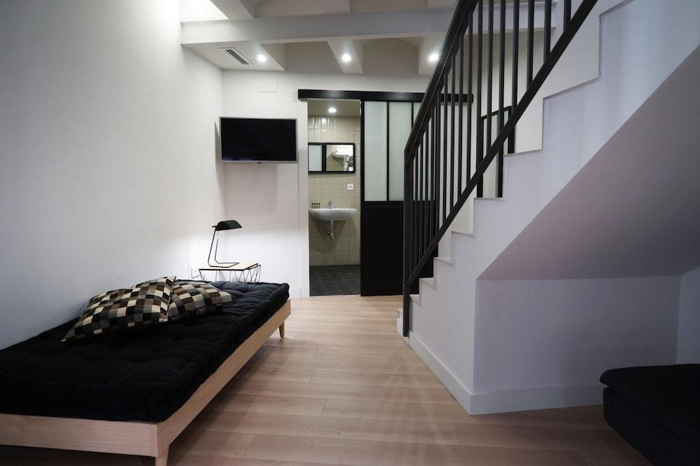 MD Design Hotel - Portal del Real photo 1